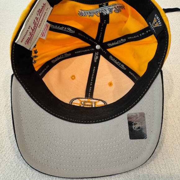 Boston Bruins Hockey Snapback - Picture 5 of 5